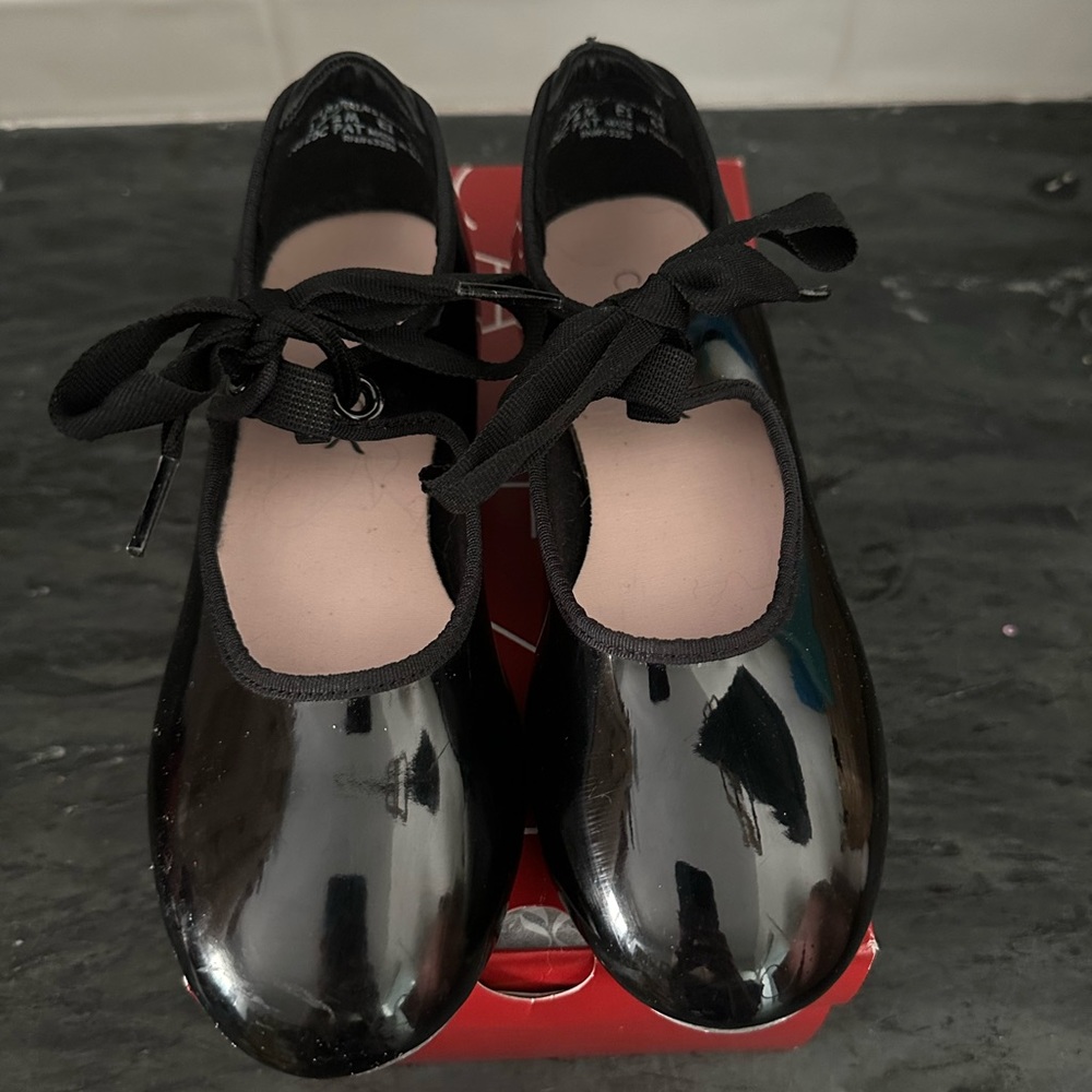 Girls size 1.5 capezios tap shoes